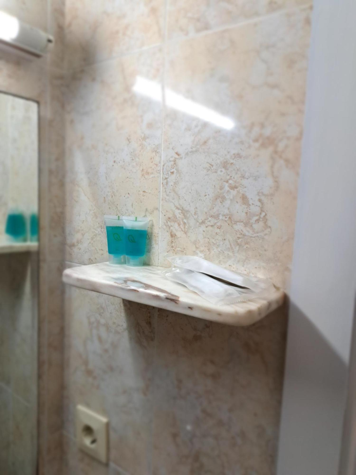 Hostal Caste Lloret de Mar Buitenkant foto