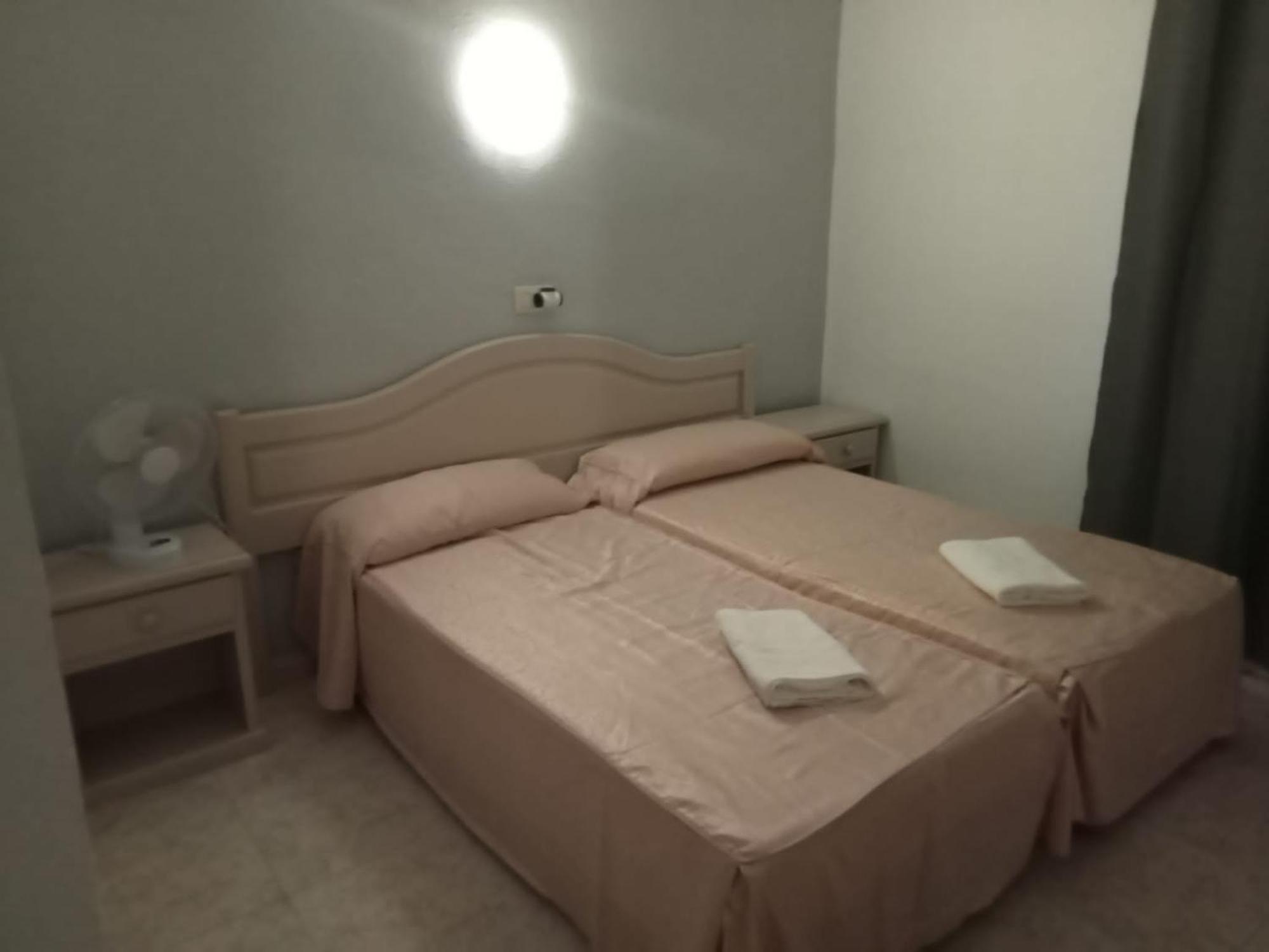 Hostal Caste Lloret de Mar Buitenkant foto