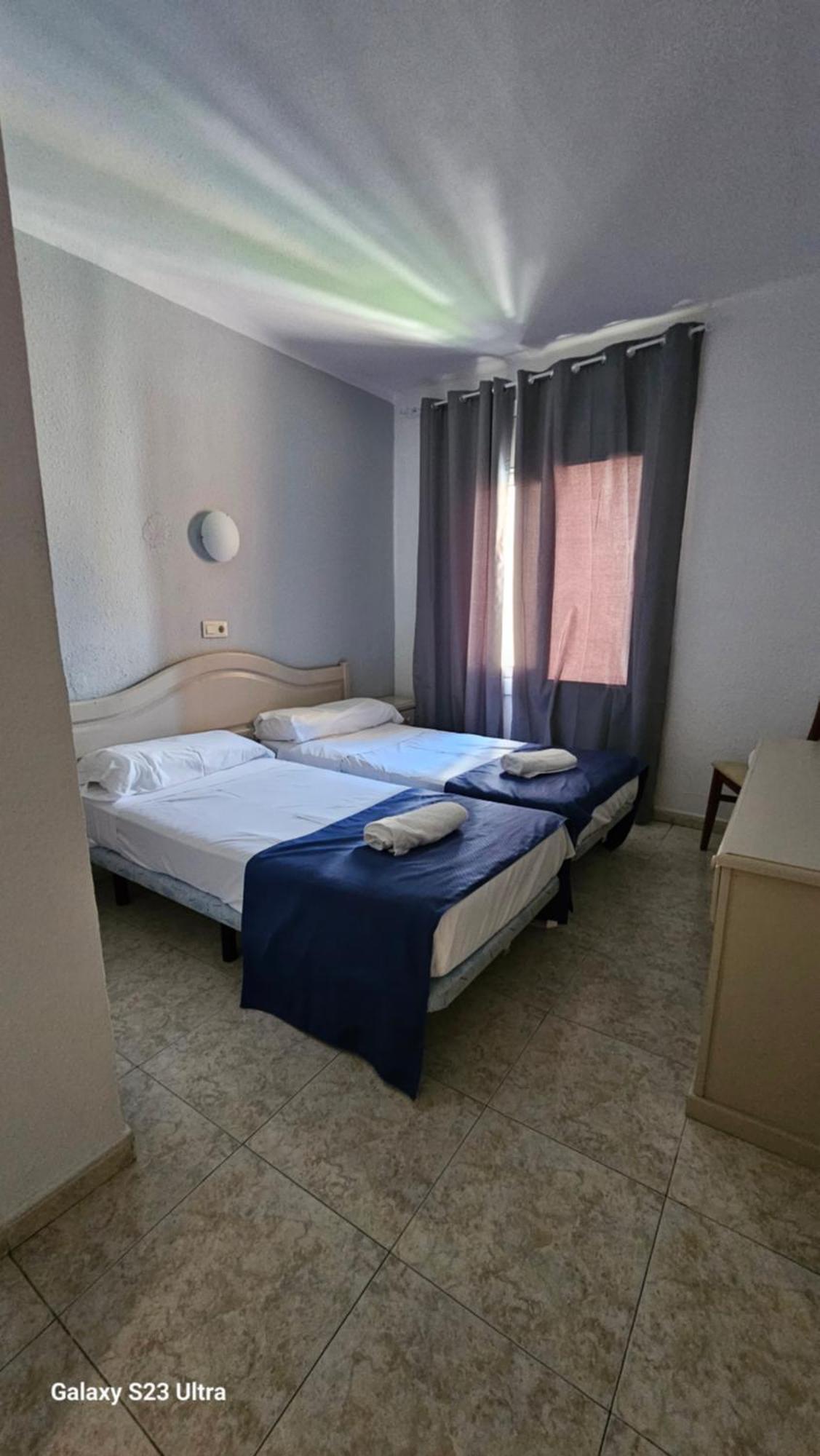 Hostal Caste Lloret de Mar Buitenkant foto